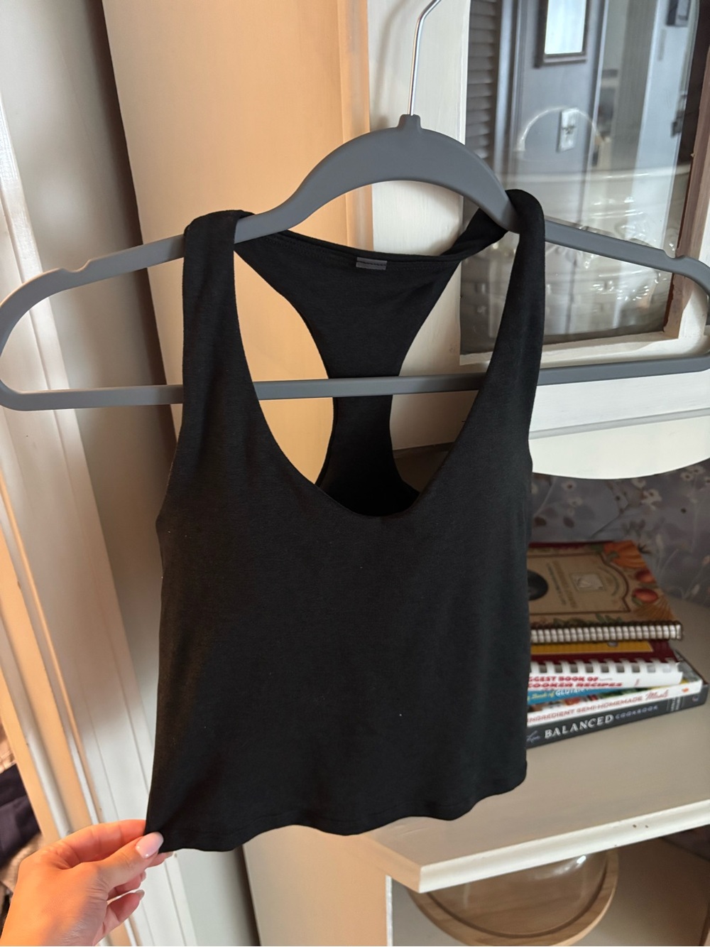 Vuori Black Cropped Racerback Tank